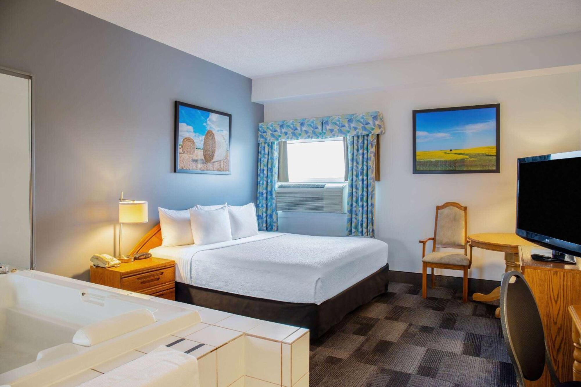 Days Inn & Conference Centre By Wyndham Camrose Norsemen מראה חיצוני תמונה