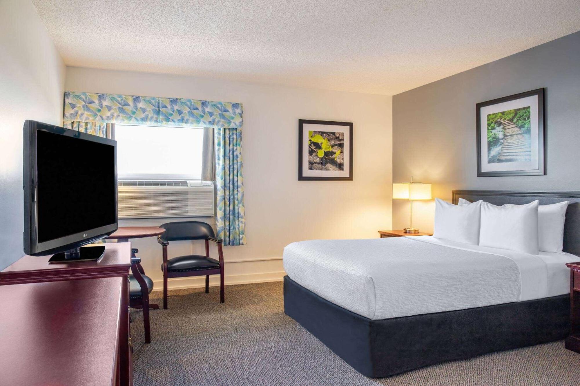 Days Inn & Conference Centre By Wyndham Camrose Norsemen מראה חיצוני תמונה